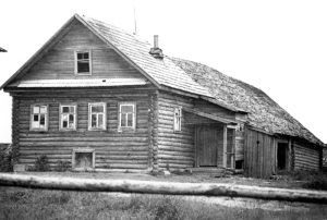 Склады материальной базы оперативной группы ЛШПД на Волховском фронте. с. Александровское Маловишерского района. Фото В.И. Пугачёва. 1941–1943 гг.