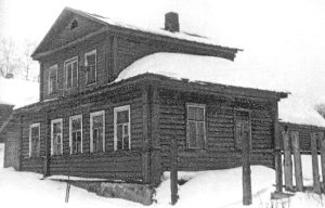 ЦГАИПД СПб. Ф. Р-116л. Оп. 16. Д. 437. Л. 1 Партизанское общежитие. г. Валдай, ул. Луначарского, д. 8. Фото Р.С. Гатовского. 1941–1944 гг. ЦГАИПД СПб. Ф. Р-116л. Оп. 16. Д. 454. Л. 3