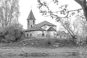 Рождественская церковь. Вид со стороны Городища. Фото Е.Н. Ларина. 2019г.