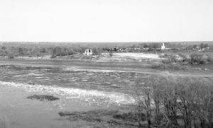 Общий вид на Рюриково городище с колокольни Юрьева монастыря. Общий вид на Рюриково городище с колокольни Юрьева монастыря.